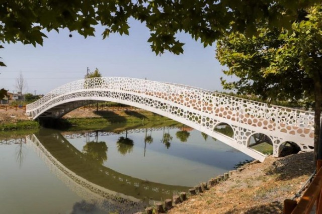 Two new pedestrian bridges alongside the promenade of Lezha