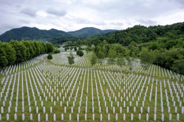Google i Tvitter uklonit će svaki sadržaj koji negira genocid u Srebrenici