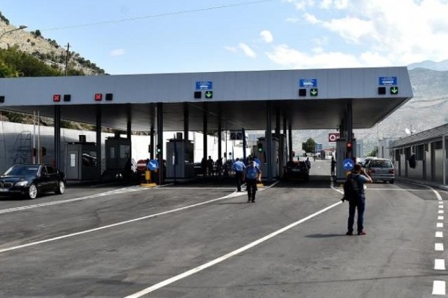 Ulaskom u Crnu Goru, covid dokumentacijom, kažnjavaju se desetine dnevnih radnika